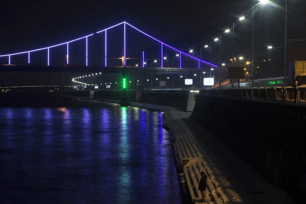 Nacht Stadtbrücke Mit Neonlicht — Stockfoto