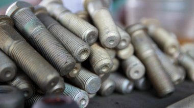 Kutsandıktan sonra sürgüleri kapatın. seçici odak