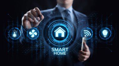 Ekrandaki şeylerin konseptinin akıllı ev yaşamı otomasyonu IOT interneti.