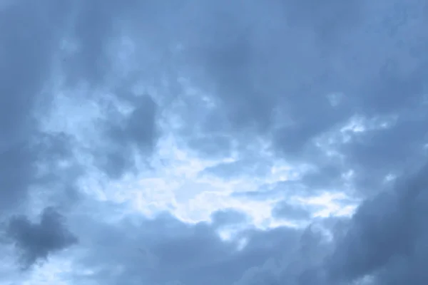 Голубая Облачность Голубыми Облаками Солнечным Светом — стоковое фото
