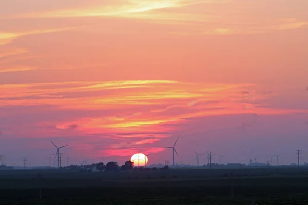 Coucher Soleil Avec Éoliennes — Photo