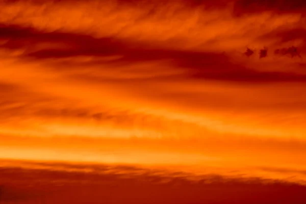 Яркие Оранжевые Облака Закате — стоковое фото