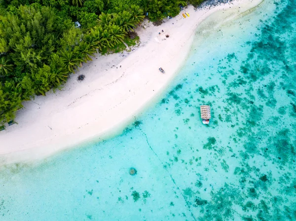 Muri Lagoon Cook Adaları Rarotonga bir havadan görünümü