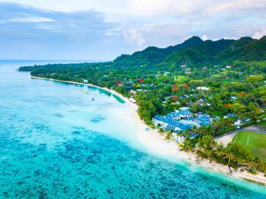 Muri Lagoon Cook Adaları Rarotonga bir havadan görünümü