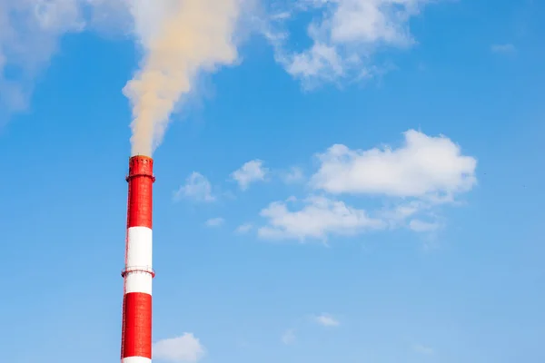 Les Cheminées Industrielles Fument Smog Sur Ciel Bleu Concept Catastrophe — Photo