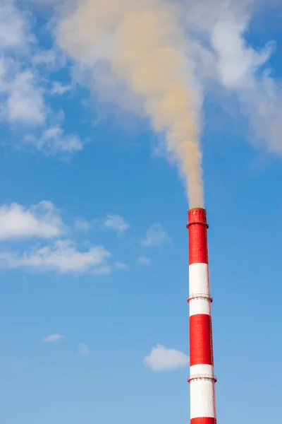 Les Cheminées Industrielles Fument Smog Sur Ciel Bleu Concept Catastrophe — Photo