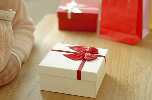 Gitf Box Tag Der Liebe Einkaufen Glücklich Rot Und Weiß — Stockfoto