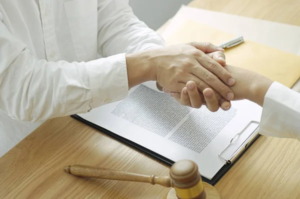 Lawyer Advises Shaking Hands Success — Stock Photo, Image