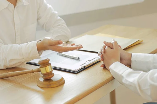 Lawyer Advises Shaking Hands Success — Stock Photo, Image