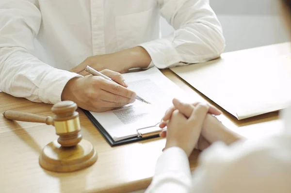 Lawyer Advises Shaking Hands Success — Stock Photo, Image