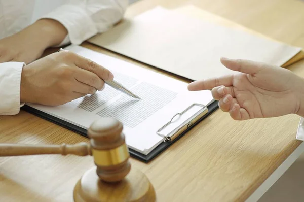 Lawyer Advises Shaking Hands Success — Stock Photo, Image