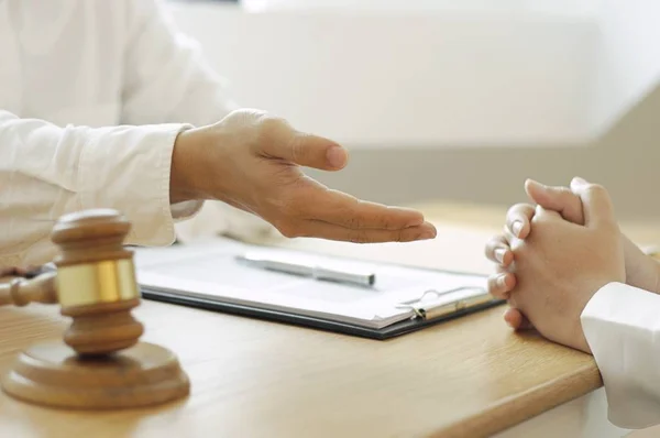 Lawyer Advises Shaking Hands Success — Stock Photo, Image