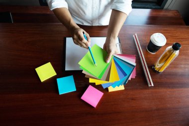 Renk yaratıcı çalışma Güzel renkler, çeşitli renkler, renk tonları, renk karşılaştırma