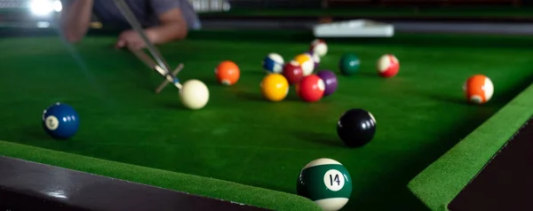 Játék, létrehozásáról Snooker labda, egy piros labdát, és a labdát — Stock Fotó