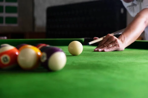 Játék, létrehozásáról Snooker labda, egy piros labdát, és a labdát — Stock Fotó