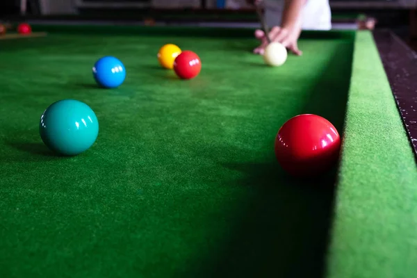Játék, létrehozásáról Snooker labda, egy piros labdát, és a labdát — Stock Fotó