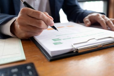 İşadamları, finans, muhasebe işleri, çek hesapları, kullanma 