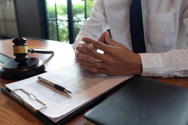 Consultation of lawyers in doing business or judging cases accor