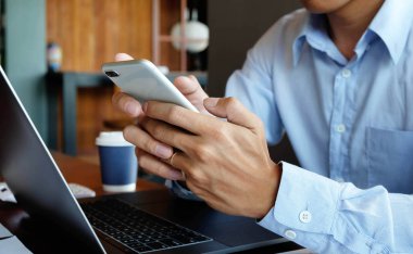 İş için telefonun kullanımı, iş hakkında bilgi için tarama 