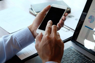 İş için telefonun kullanımı, iş hakkında bilgi için tarama 