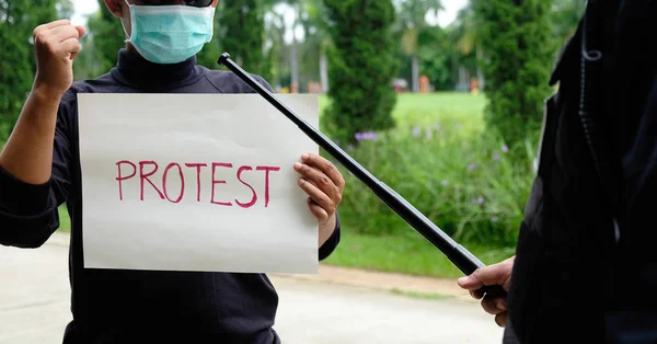 Polis, şiddeti protesto, tutuklama ve bastırma da şiddeti kontrol ediyor — Stok fotoğraf