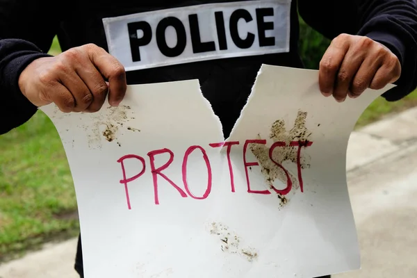 La policía controla la violencia en protesta, arresto y represión — Foto de Stock