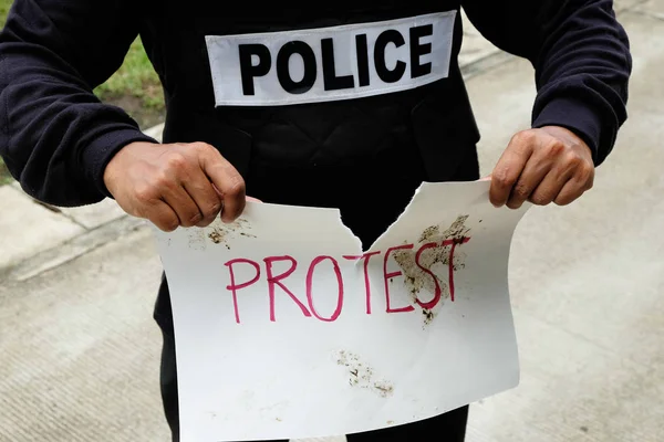 Politiecontrole geweld in protest, arrestatie en onderdrukking van geweld — Stockfoto