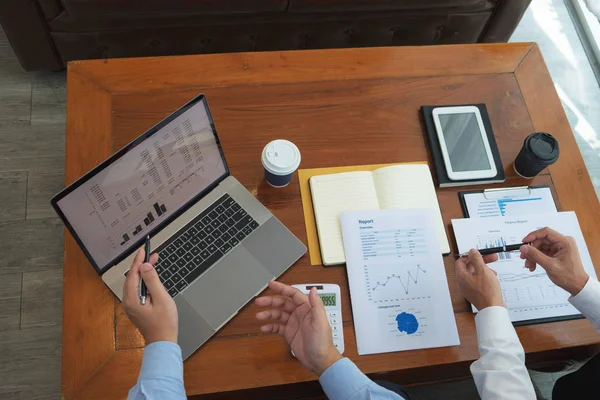 I contabili finanziari pianificano relazioni sulle riunioni di lavoro — Foto Stock