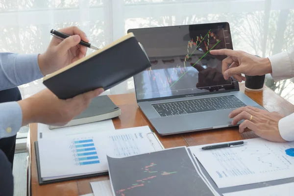 I contabili finanziari pianificano relazioni sulle riunioni di lavoro — Foto Stock