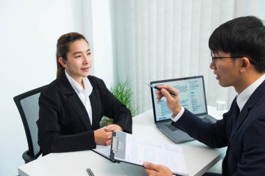 İş başvurusu, iş kayıtları, eğitim geçmişi, iş kurumlarındaki pozisyonlara uygun işler için başvurmak ve sunum yapmak için özgeçmiş