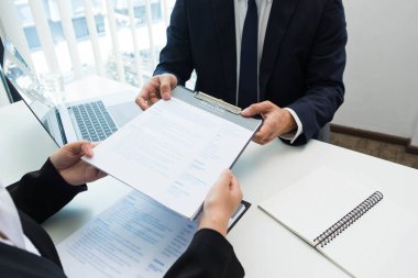 İş başvurusu, iş kayıtları, eğitim geçmişi, iş kurumlarındaki pozisyonlara uygun işler için başvurmak ve sunum yapmak için özgeçmiş