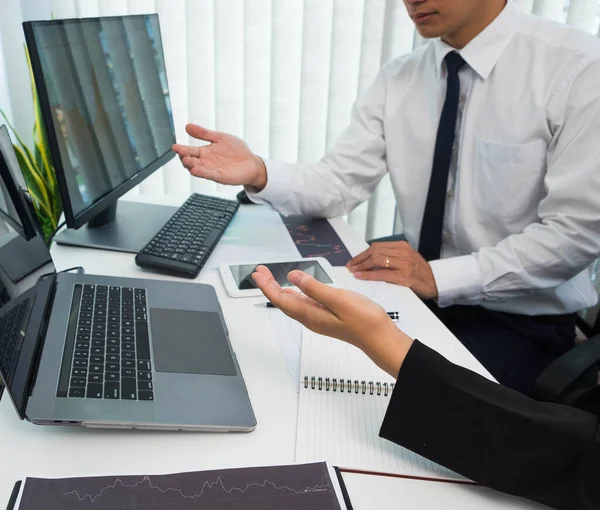 Aktiensurfer Beraten Investitionen Mit Online Brokern Handel Handel Mit Aktien — Stockfoto