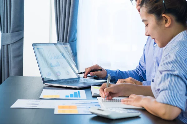 Überprüfung Von Leistungsberichten Erstellung Von Leistungsberichten Zur Präsentation — Stockfoto