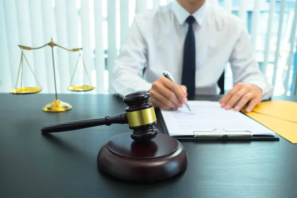 Avvocati Avvocati Forniscono Consulenza Legale Clienti Materia Diritto Commerciale Legge — Foto Stock