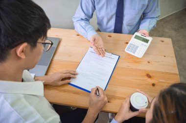 Varlıkların ve gayrimenkullerin satın alınması için yatırım planlarının sunumu