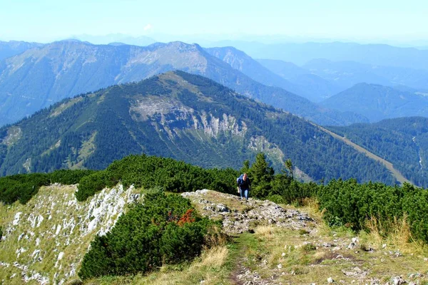 Beautiful Mountain Scenery Young Sporty Hiker Woman Hiking Peak Alps — Stock Photo, Image