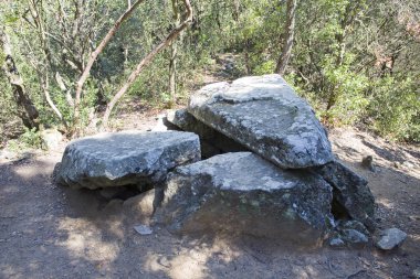 Castellruf Dolmen, Martorelles, Barselona, İspanya. Eneolithic 2000 M.ö..