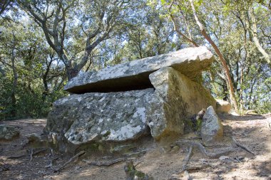 Castellruf Dolmen, Martorelles, Barselona, İspanya. Eneolithic 2000 M.ö..