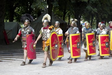 Autun içinde Roma gözlük Gladyatörler ve lejyonerleri, 5 Ağustos 2018 Autun, Burgundy, Fransa.