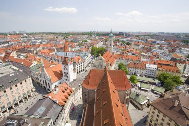 Münih City ve Heilig Geist Kirche kule kilisesinin havadan görünümü, 11 Temmuz 2015 tarihinde, Münih, Almanya.