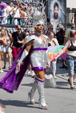 11 Temmuz 2015'te Münih, Almanya'da Gay Pride gününe katılanlar.