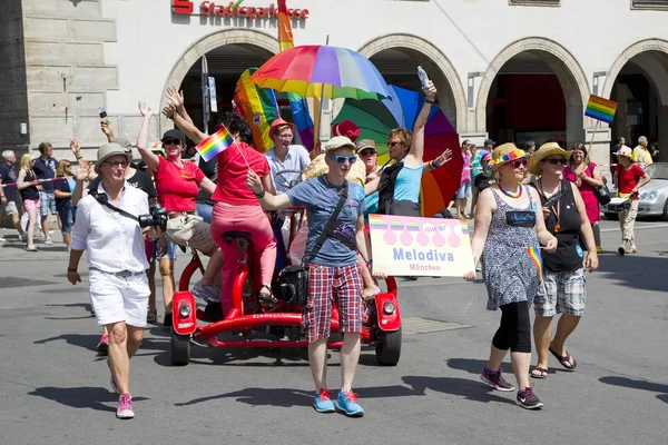 Ludzie Uczestniczący Dniu Gay Pride Lipca 2015 Monachium Niemcy — Zdjęcie stockowe