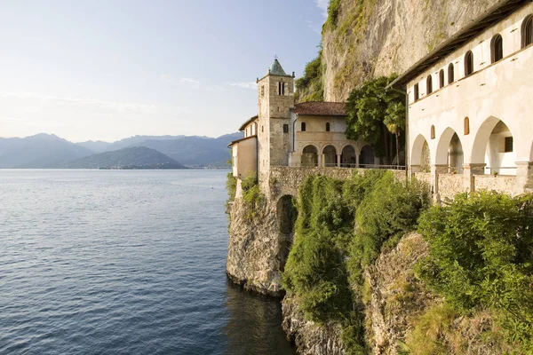 Santa Caterina Del Sasso Jezero Maggiore Lombardie Itálie — Stock fotografie