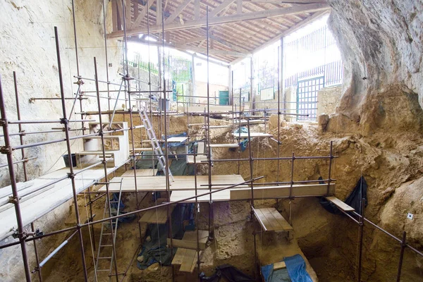 Τοποθεσία Caune Arago Γαλλία Όπου Έχουν Βρεθεί Απολιθώματα Και Λίθινα — Φωτογραφία Αρχείου