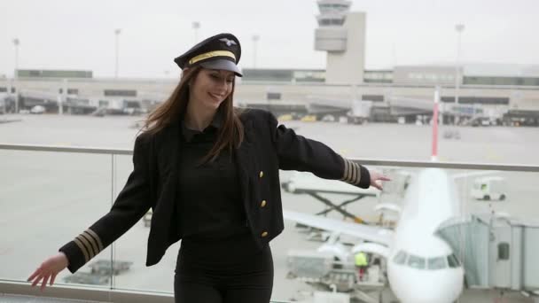 Beautiful Female Pilot Walking Dancing Airport — Stock Video