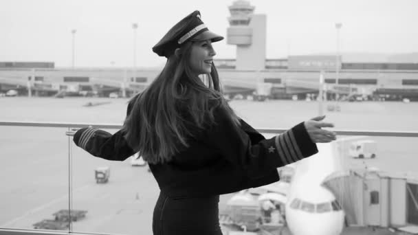 Beautiful Female Pilot Walking Dancing Airport Black White Tone — Stock Video