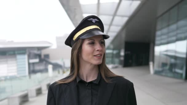 Beautiful Female Pilot Walking Airport — Stock Video