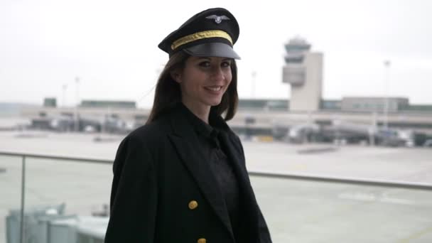 Beautiful Female Pilot Walking Airport — Stock Video