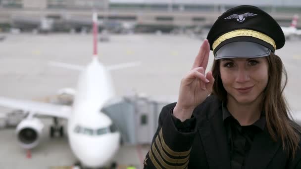 Beautiful Female Pilot Posing Airport — Stock Video