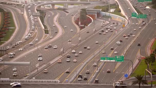 Luftaufnahme Des Verkehrs Der Metropole Bei Tag — Stockvideo